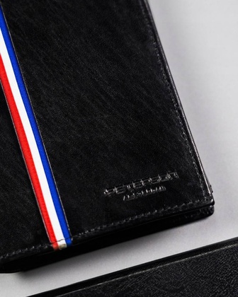 Duży, skórzany portfel męski bez zapięcia