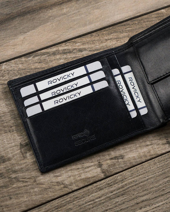 Skorzany portfel meski ze zdobionym frontem