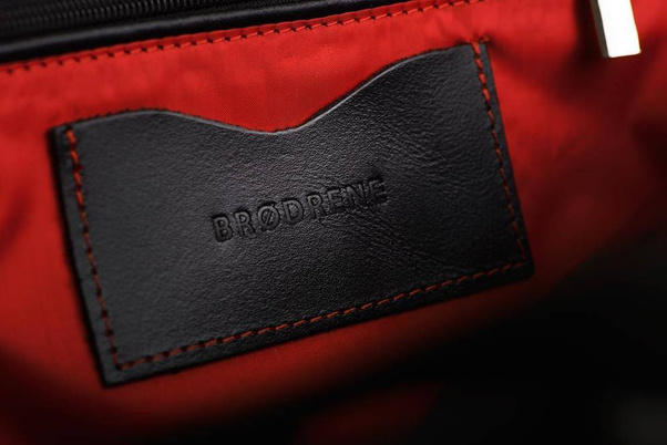 Czarna elegancka męska torba na ramię BRØDRENE BL13 Kolor wnętrza: Czerwony - min. zamówienie 20 / 50 / 100 szt.