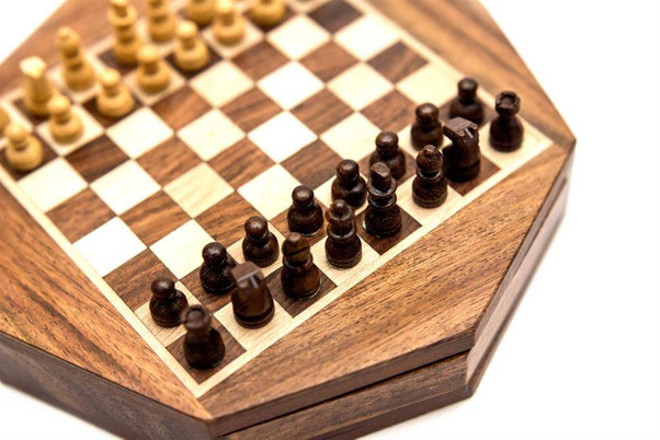 Szachy magnetyczne w ośmiokątnym pudełku drewnianym G236