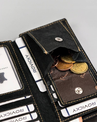 Klasyczny portfel damski ze skóry naturalnej na bigiel i zatrzask