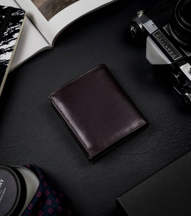 Maly portfel meski z naturalnej skory licowej ze schowkiem na suwak