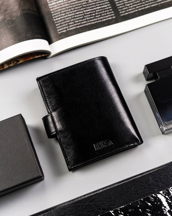 Duży portfel męski zapinany na zatrzask