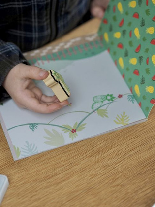 Dżungla Zestaw Kolorowych Pieczątek i Książeczka