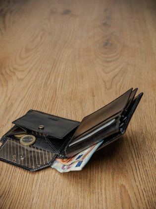 Kompaktowy czarny portfel ze skóry naturalnej wysokiej jakości