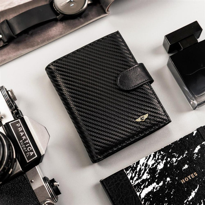 Klasyczny, skórzany portfel męski z zapinką