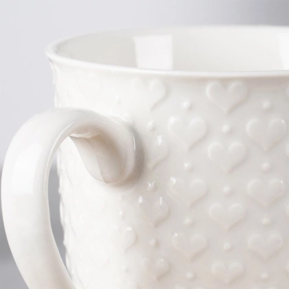 Kubek ceramiczny z uchem do picia kawy herbaty napojów serca biały 580 ml