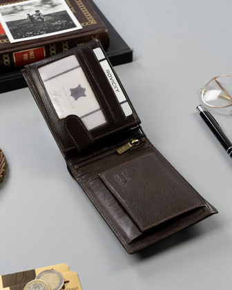 Klasyczny, skórzany portfel męski