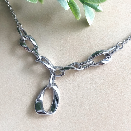 MINET Elegancki srebrny naszyjnik