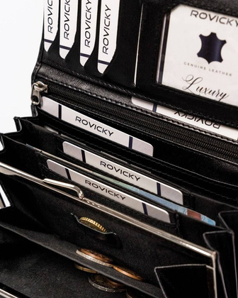 Skórzany portfel damski z tłoczoną klapą