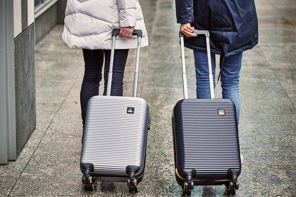 Walizka mała kabinowa National Geographic Abroad srebrna