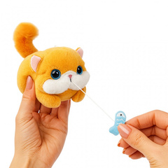 Brelok do kluczy - Kot łapiący rybę z kręconym ogonkiem, kremowy BRL398K