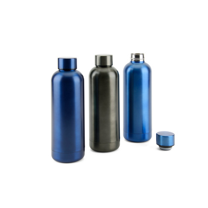 ODIN METTALIC. Butelka z 90% stali nierdzewnej pochodzącej z recyklingu 550 mL