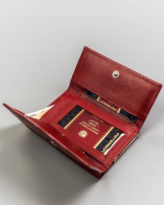 Mały, skórzany portfel damski na bigiel i zatrzask