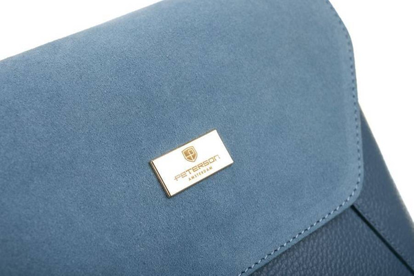 Elegancka listonoszka z łańcuszkiem Peterson Niebieska