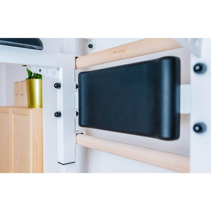 Drabinka gimnastyczna z drążkiem poręczą do ćwiczeń i ławeczką BenchK 313W