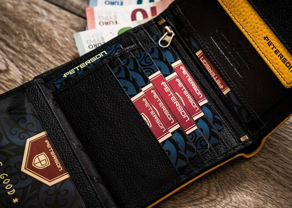 Skórzany portfel męski z kontrastowym obszyciem