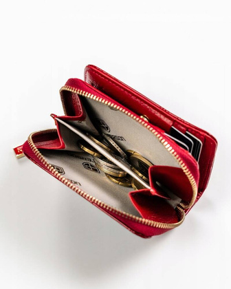 Maly skorzany portfel damski na suwak i zatrzask