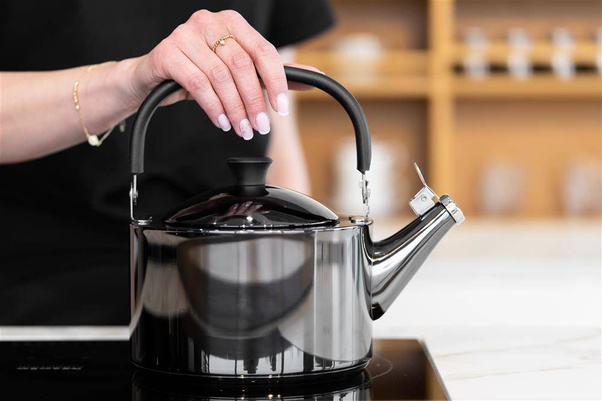 Czajnik 1,5l z gwizdkiem Diamante grafitowy polerowany 28180