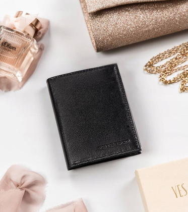 Klasyczny pionowy portfel damski ze skory naturalnej