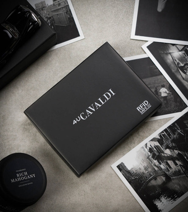 Skorzany portfel meski z kieszonka na rewersie