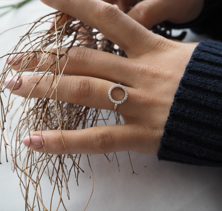 MINET Pierścien srebrny KRĄG z białymi cyrkoniami wielkość 13