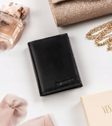 Maly skorzany portfel damski bez zapiecia