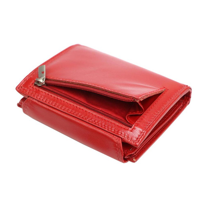 Skórzany portfel damski z ozdobnym zapięciem