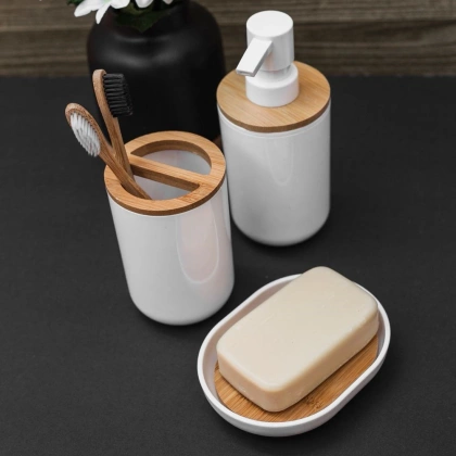 Bambusowa mydelniczka podstawka na mydło drewniana biała