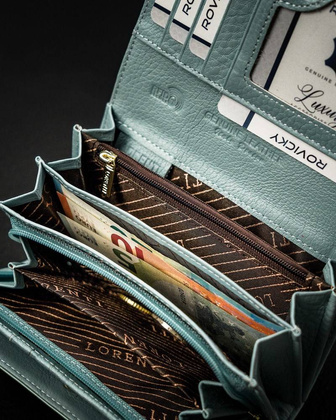 Lakierowany portfel damski na karty z zabezpieczeniem rfid protect