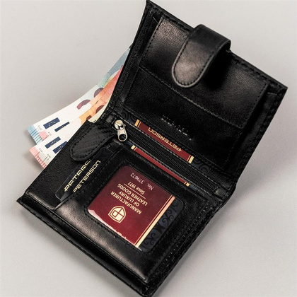 Klasyczny, skórzany portfel męski z zapinką