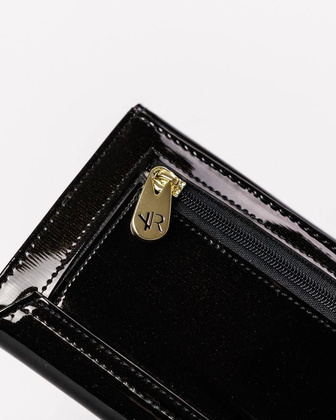 Klasyczny portfel damski z dużą sekcją na karty