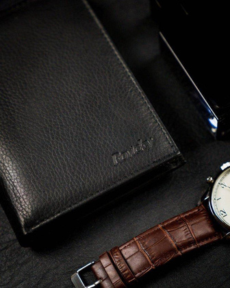 Składany, pionowy portfel męski z kieszonką na suwak, skóra naturalna