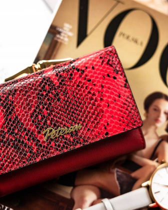 Skórzany portfel damski z wężowym wzorem