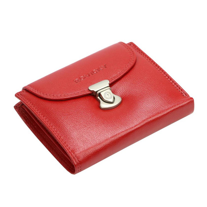 Skórzany portfel damski z ozdobnym zapięciem