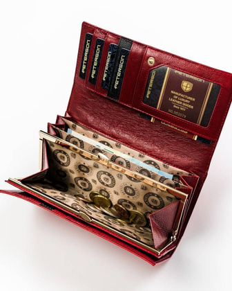 Lakierowany portfel damski ze wzorem skóry krokodyla