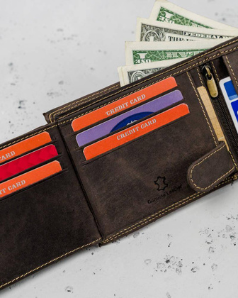 Poziomy, składany portfel męski z zewnętrzną kieszonką na kartę