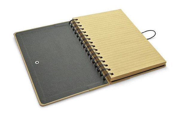 Notes RECYCLE A5 na spirali z praktycznym zamknięciem na gumkę