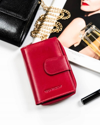 Maly skorzany portfel damski na zatrzask