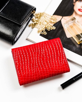 Stylowy portfel damski z lakierowanej skóry naturalnej rfid