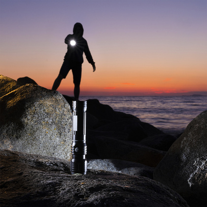 Latarka UPOMINKARNIA Robust Czarny