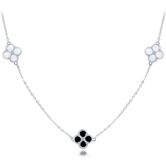 MINET Pozłacany srebrny naszyjnik koniczynkami z białą i czarna masą perłową