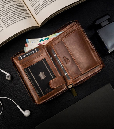 Duży, skórzany portfel w orientacji pionowej z systemem rfid