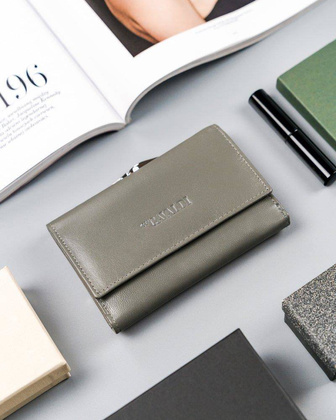 Portfel damski ze skóry naturalnej z portmonetką na bigiel, RFID