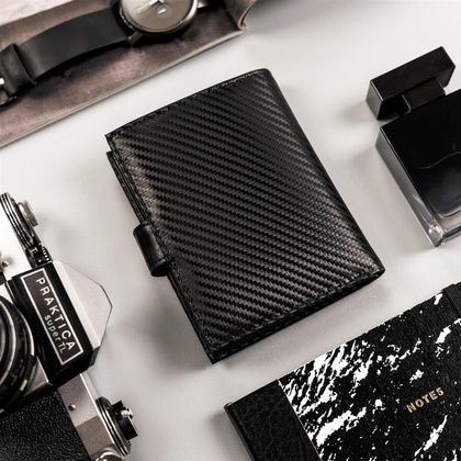 Klasyczny, skórzany portfel męski z zapinką