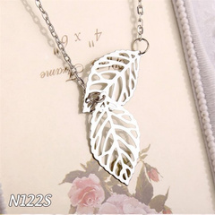 NASZYJNIK DELIKATNY CELEBRYTKA LISTKI SREBRO N122S