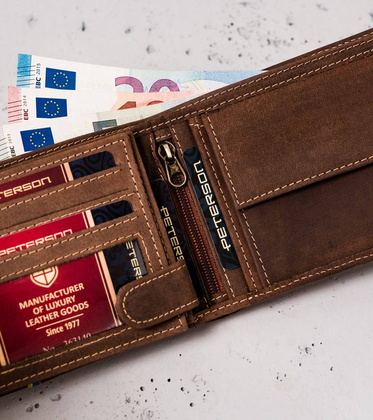 Poziomy portfel męski z ozdobnym tłoczeniem