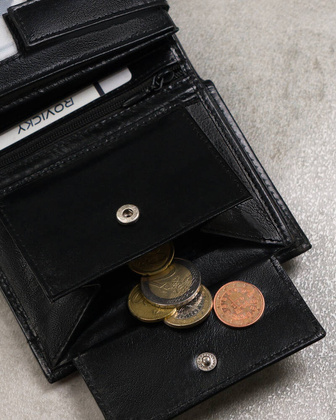 Czarny skorzany portfel meski z zabezpieczeniem RFID Protect