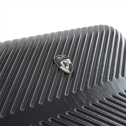 Heys Charge-A-Weigh 2.0 średnia czarna walizka kabinowa na kółkach