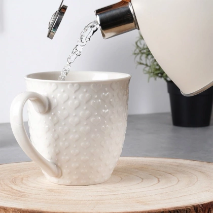 Kubek ceramiczny z uchem do picia kawy herbaty napojów serca biały 580 ml